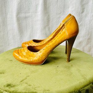 Andrew Geller mustard color Heels